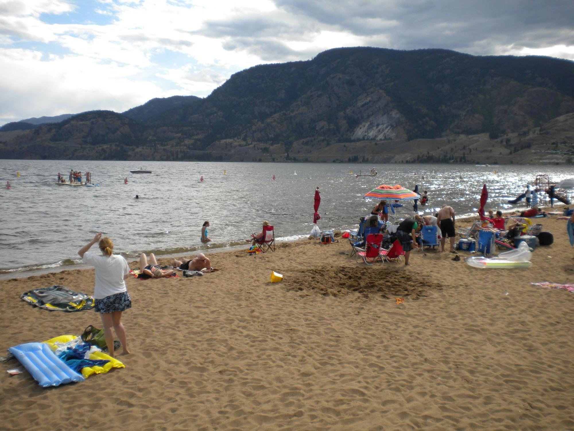 Holiday House Motel Penticton Buitenkant foto