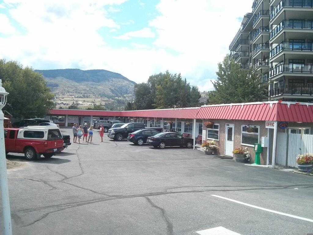 Holiday House Motel Penticton Buitenkant foto