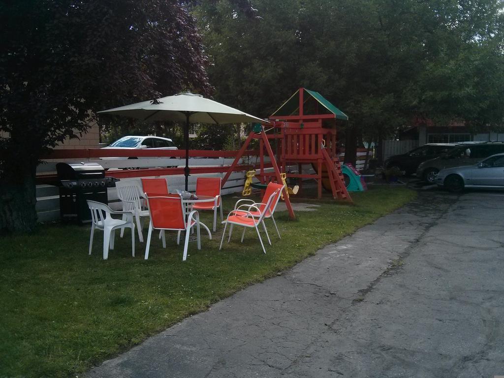 Holiday House Motel Penticton Buitenkant foto