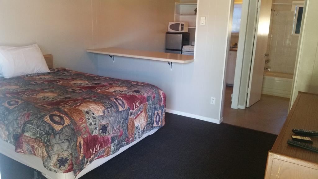 Holiday House Motel Penticton Buitenkant foto