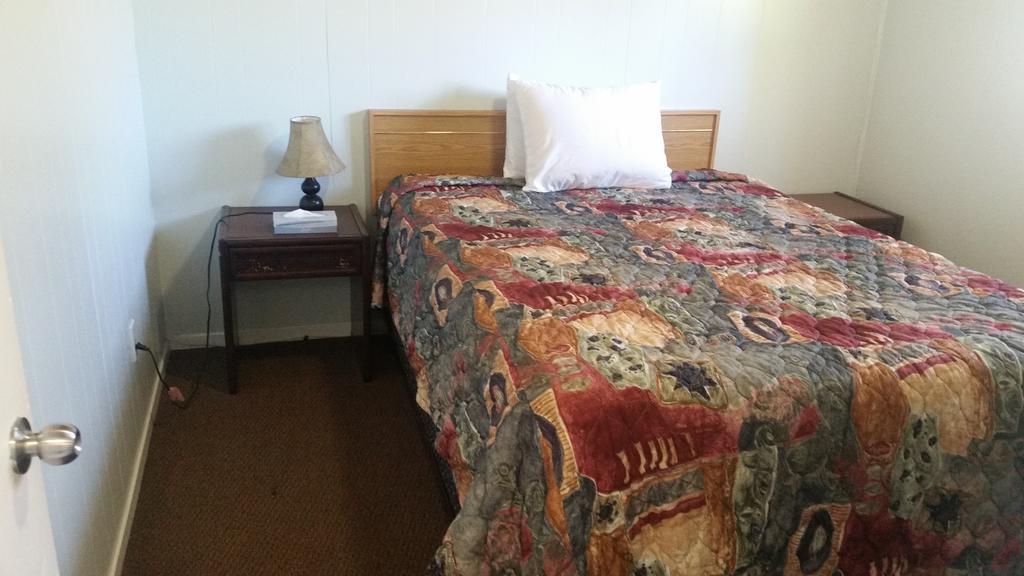 Holiday House Motel Penticton Buitenkant foto
