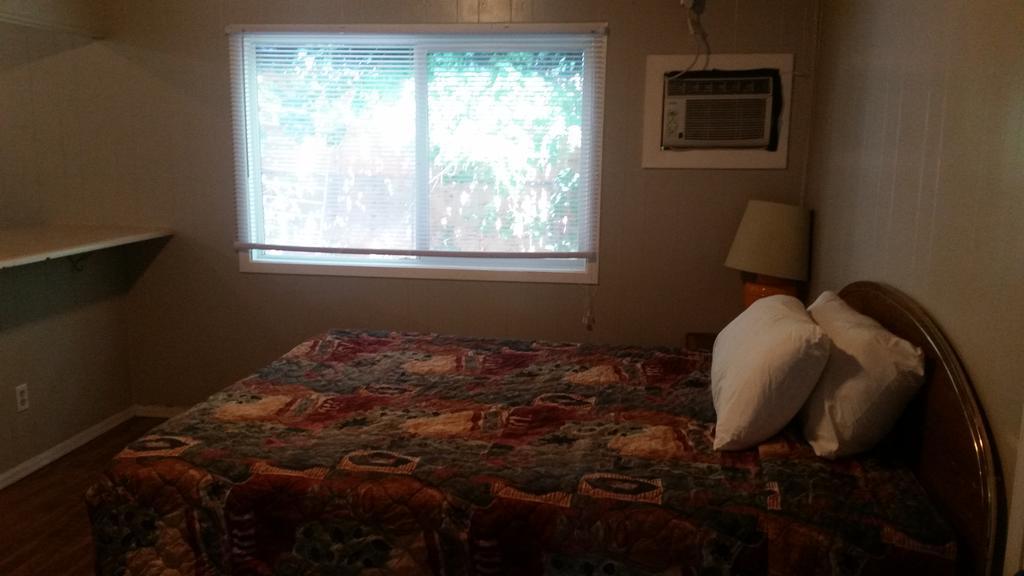 Holiday House Motel Penticton Buitenkant foto