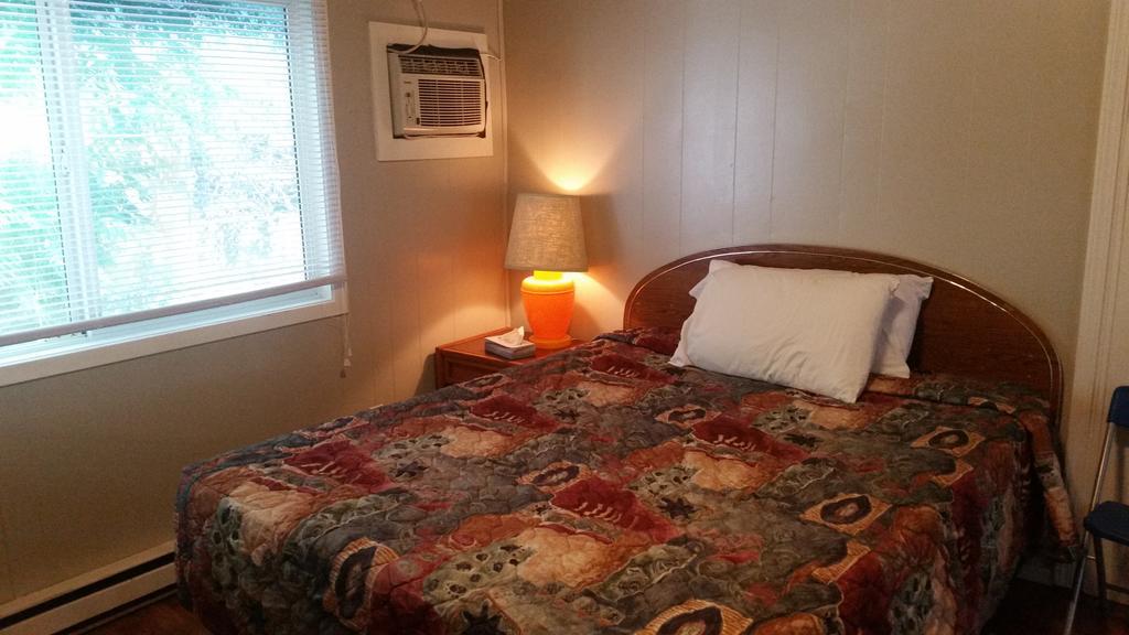 Holiday House Motel Penticton Buitenkant foto