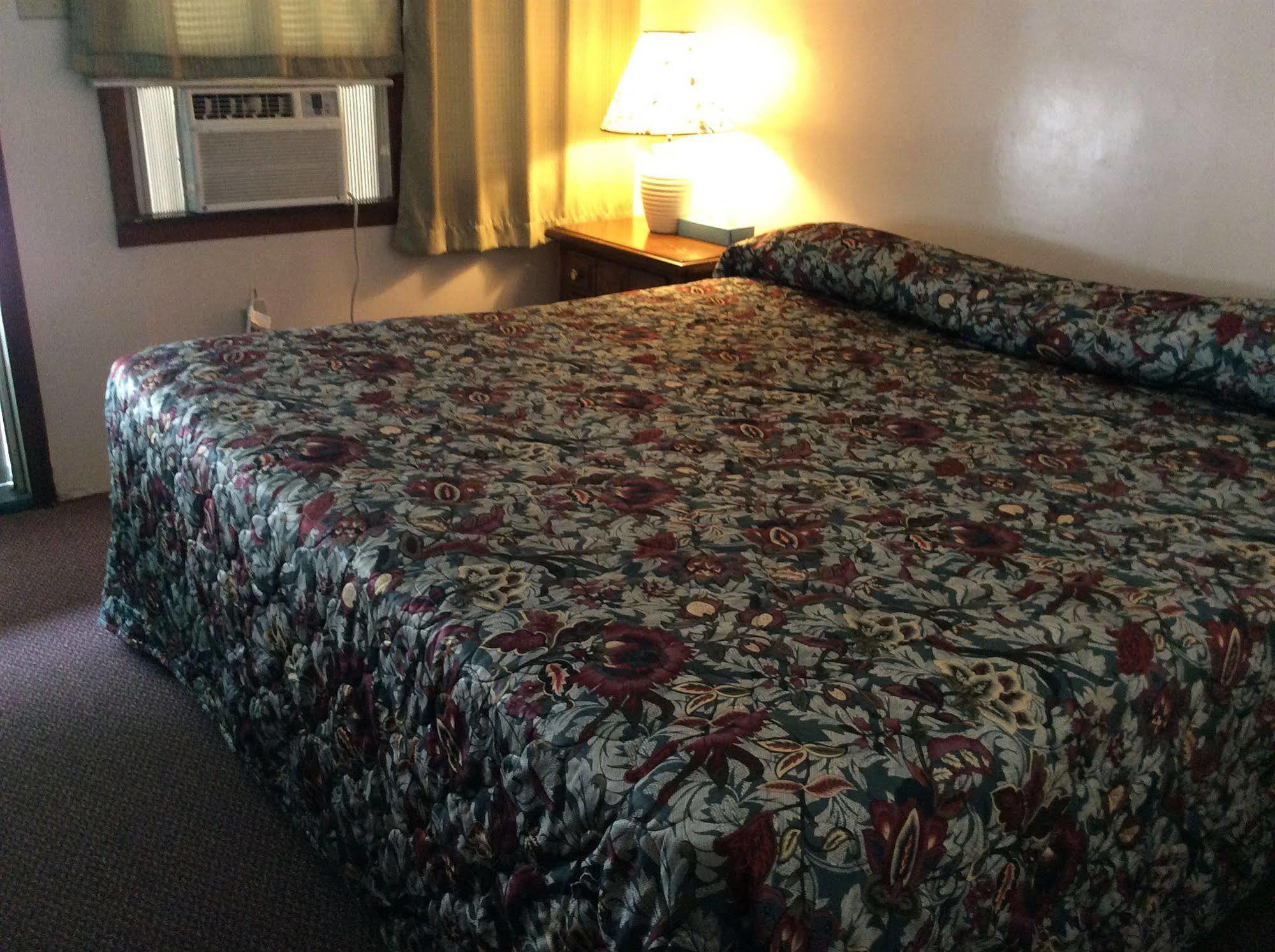 Holiday House Motel Penticton Buitenkant foto