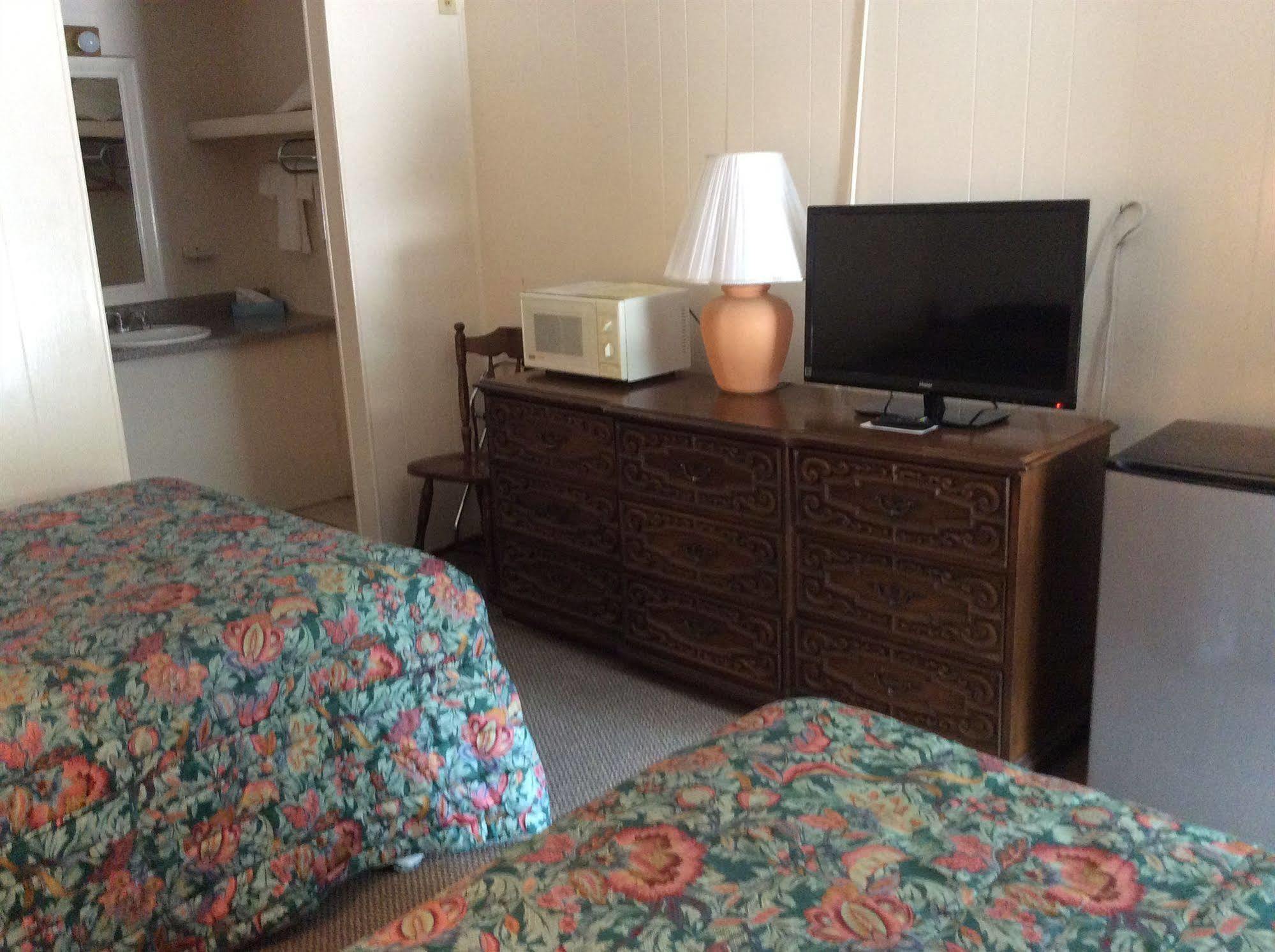 Holiday House Motel Penticton Buitenkant foto