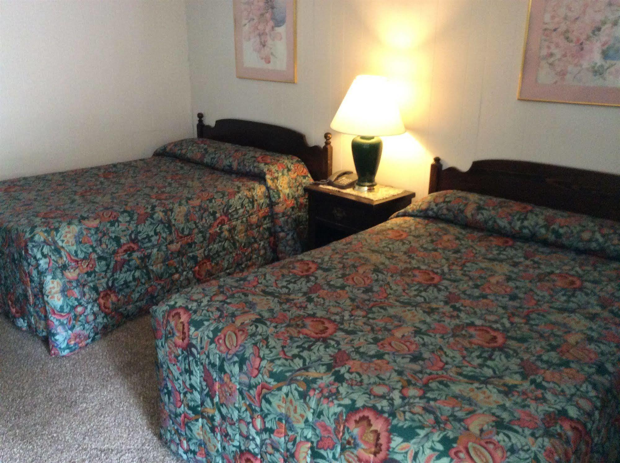 Holiday House Motel Penticton Buitenkant foto