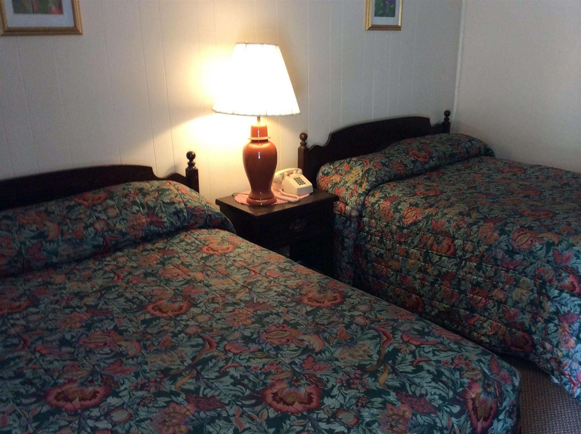 Holiday House Motel Penticton Buitenkant foto