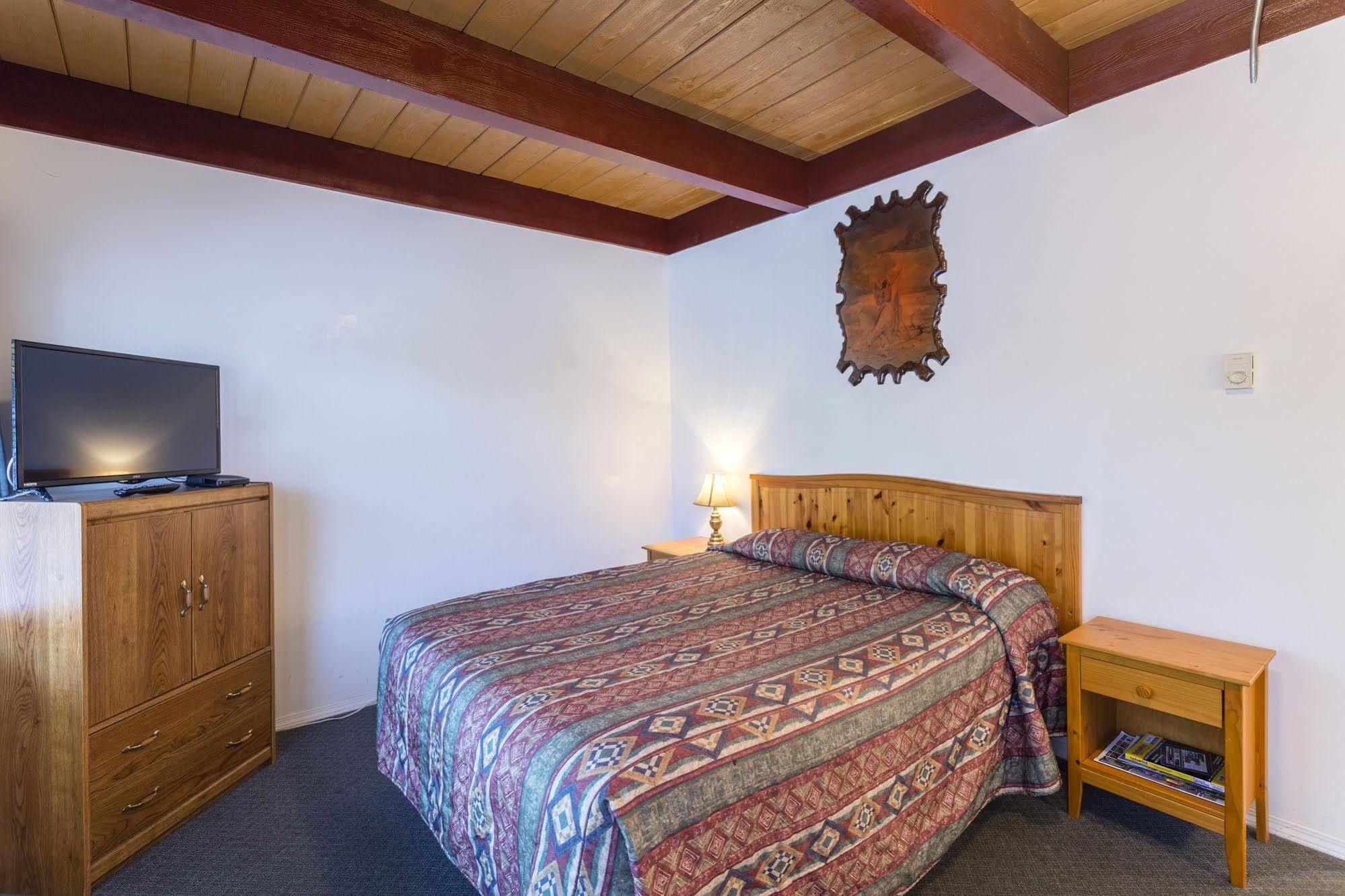 Holiday House Motel Penticton Buitenkant foto